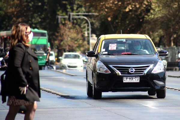 Dos asociaciones de taxistas negociaron con la ministra Hutt. Foto: Agencia Uno